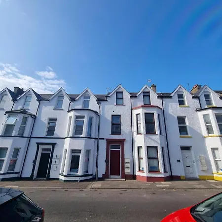 3 Princess Yellow - Portrush By The Sea Exterior photo